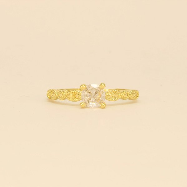 Anel Trabalhado com Zircônia Cristal Folheado a Ouro 18k