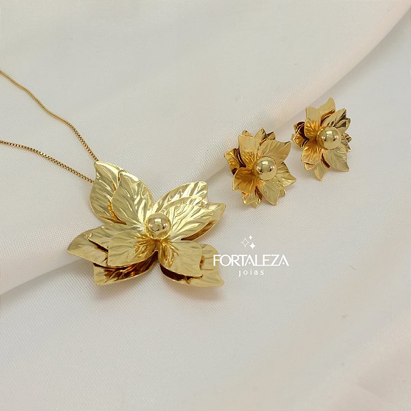 Conjunto de Flor Trabalhada e Banhado a Ouro 18k