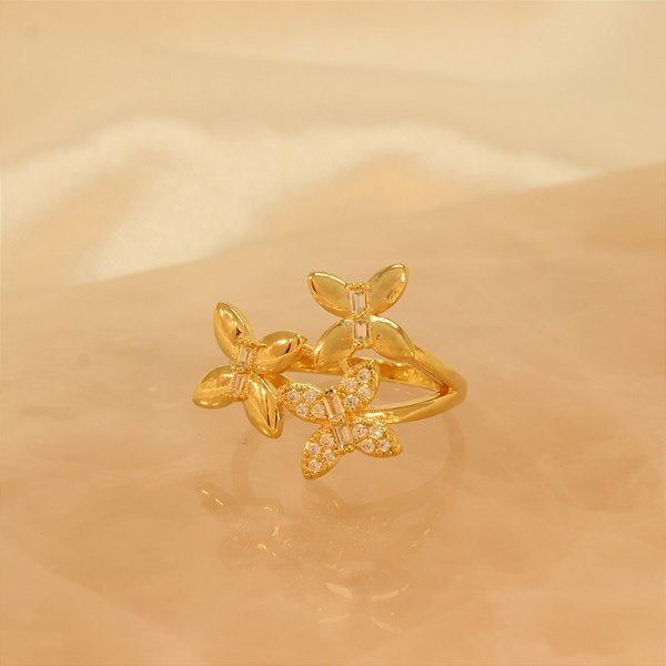 Anel com Design de Borboletas Cravejadas Banhado a Ouro 18k