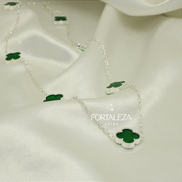 Gargantilha de Trevo com Resina Banhado em Prata