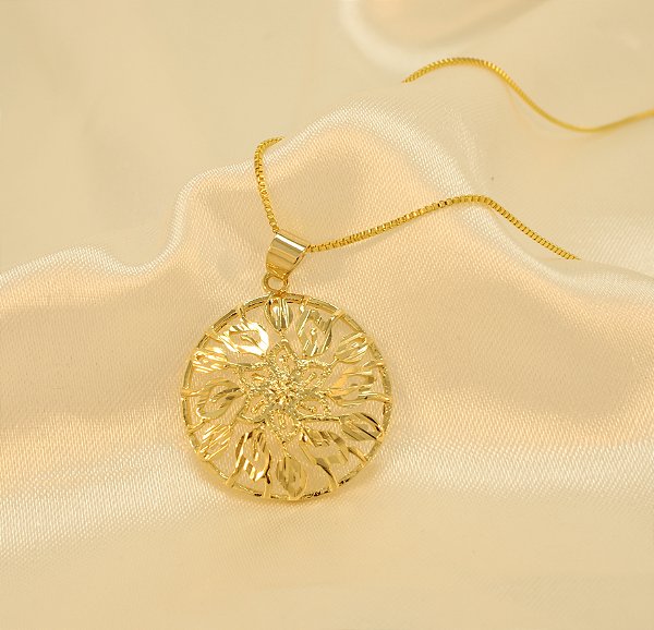 Gargantilha com Pingente Trabalhado Folheado a Ouro 18k
