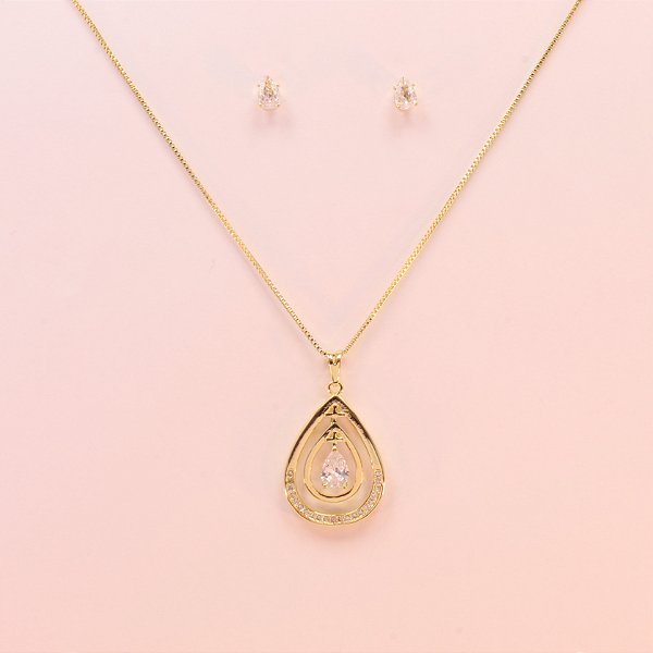 Conjunto Com Design de Gota e Cruz Folheado a Ouro 18k