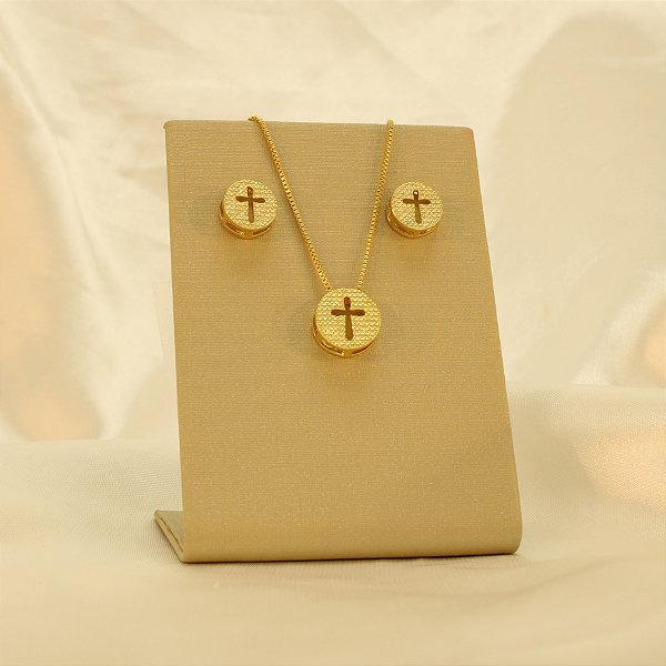 Conjunto com Design de Cruz Folheado a Ouro 18k