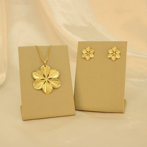 Conjunto com Design de Flor Folheado a Ouro 18k