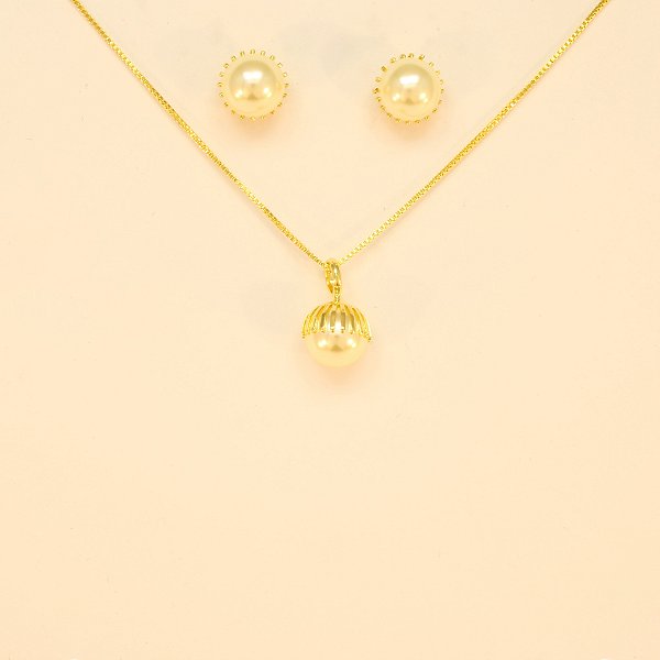 Conjunto com Design de Pérola Folheado a Ouro 18k