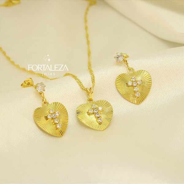 Conjunto de Coração com Cruz Cravejada Banhado a Ouro 18k