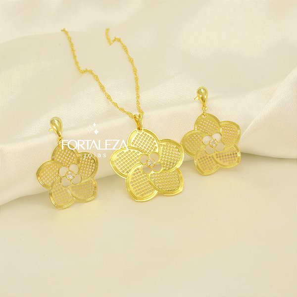 Conjunto Flor Trabalhada Banhado a Ouro 18k