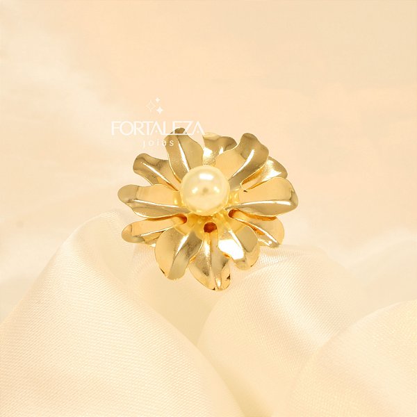 Anel com Design de Flor e Pérola Banhado a Ouro 18k