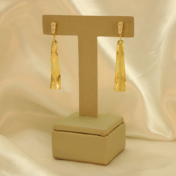 Brinco Ondulado com Relevos e Zircônia Banhado a Ouro 18k