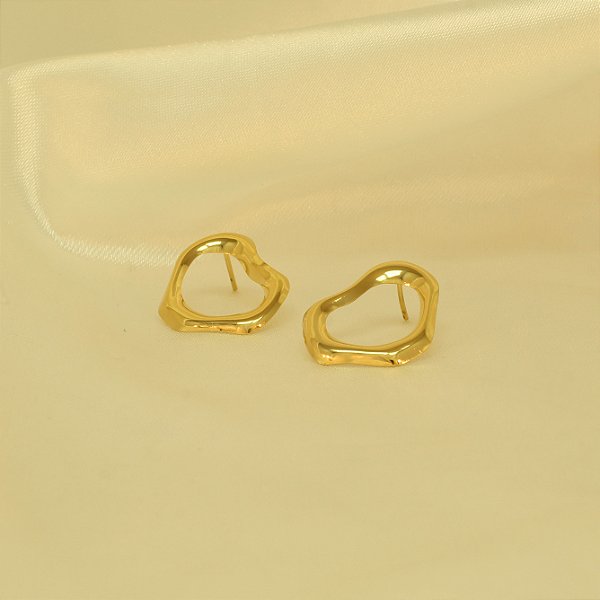 Brinco com Design Orgânico Vazado Folheado a Ouro 18k