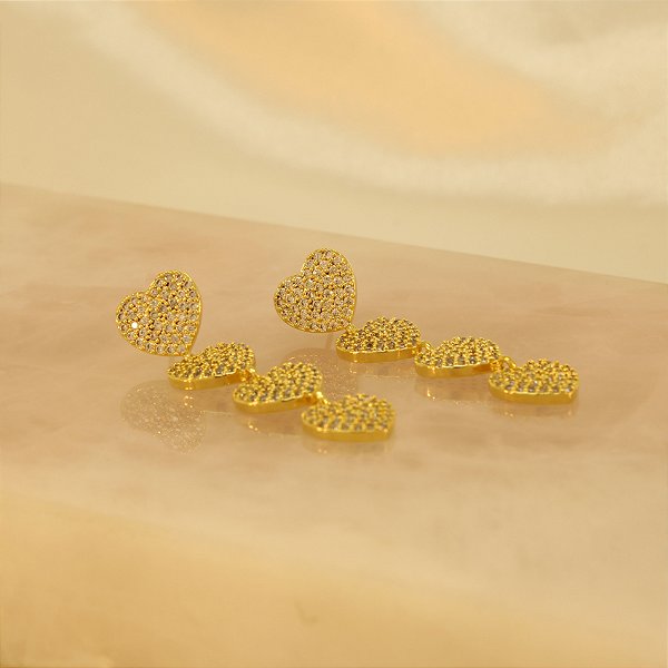 Brinco de Coração Cravejado Folheado a Ouro 18k