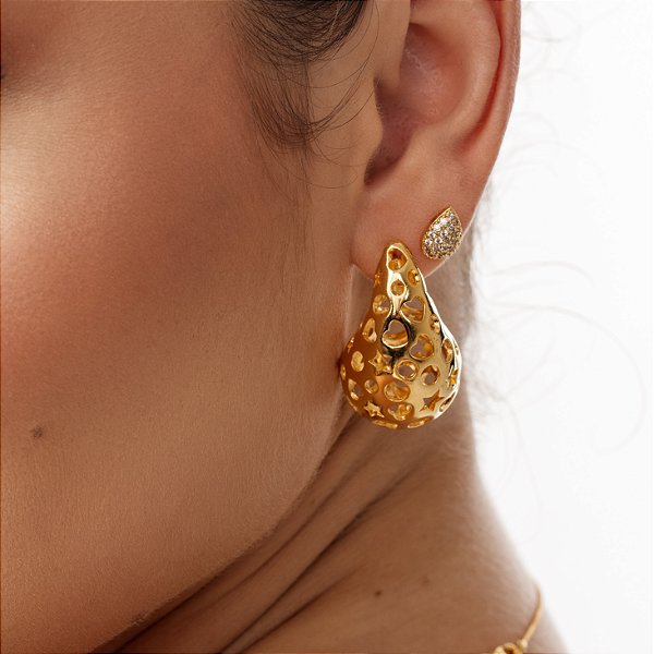 Brinco Gota Vazado Folheado a Ouro 18k