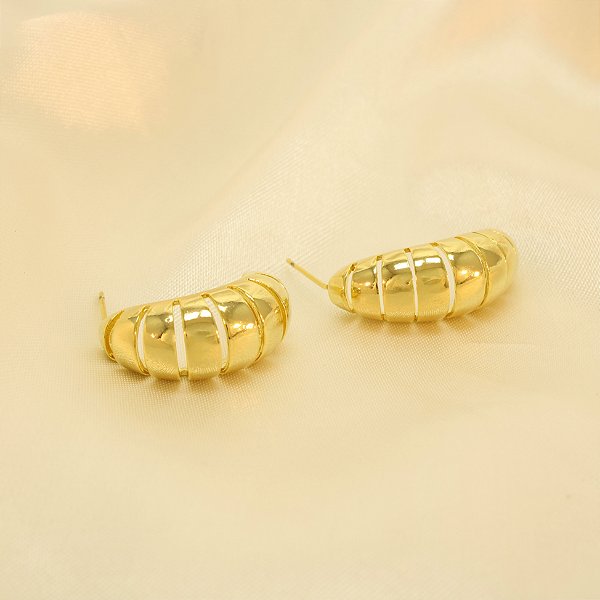 Brinco Meia Argola Vazado Banhado a Ouro 18k