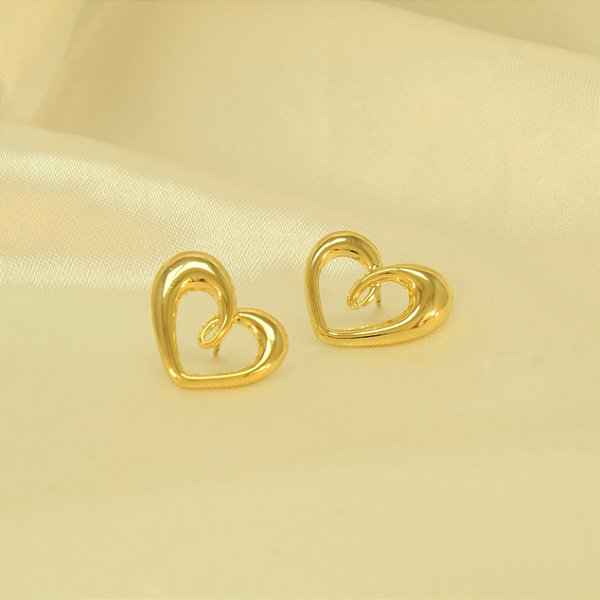 Brinco Coração Vazado Banhado a Ouro 18k