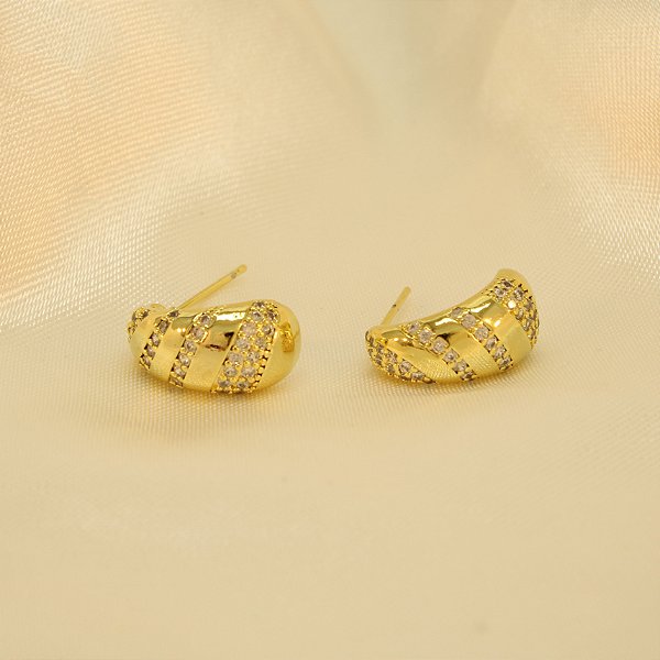 Brinco em Gota Cravejado em Zircônia Banhado a Ouro 18k