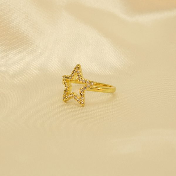 Anel com Estrela Cravejada Folheado a Ouro 18k