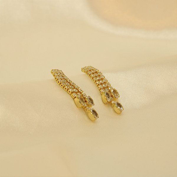 Brinco com Fios Cravejado Folheado a Ouro 18k