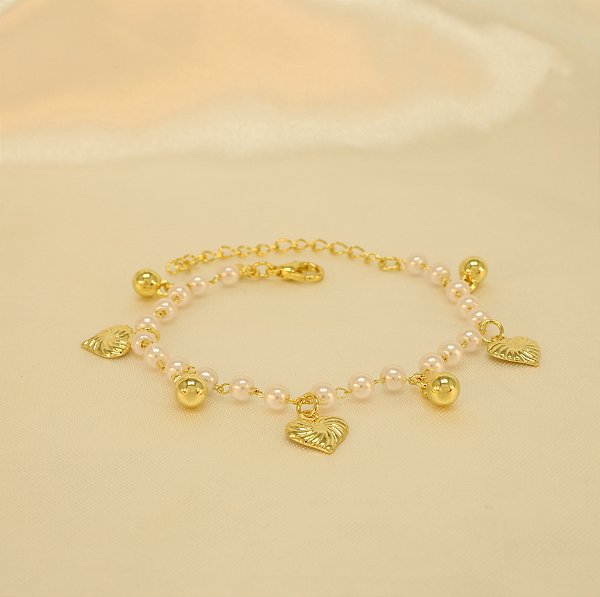 Pulseira com Pérola e Corações Folheado a Ouro 18k