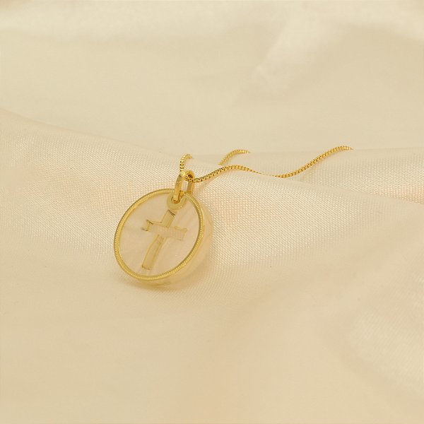 Gargantilha com Cruz e Resina Banhado a Ouro 18k