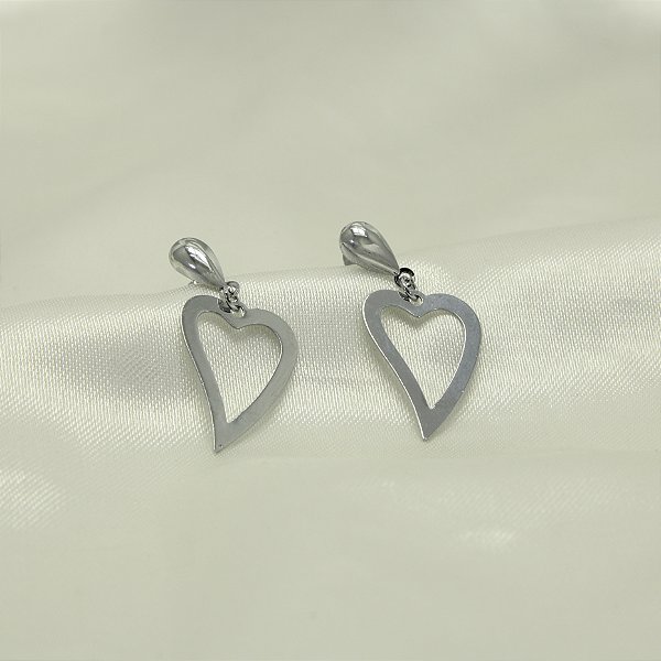 Brinco de Coração Vazado Banhado a Ouro Branco