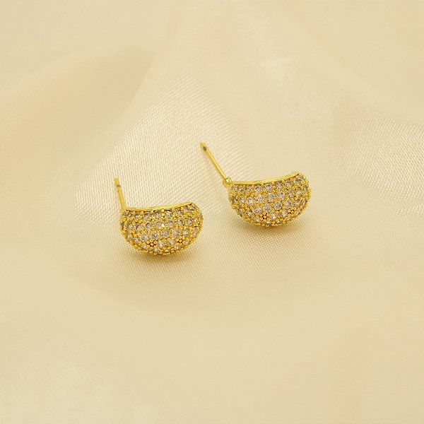 Brinco Meia Lua Cravejado em Zircônia Banhado a Ouro 18k