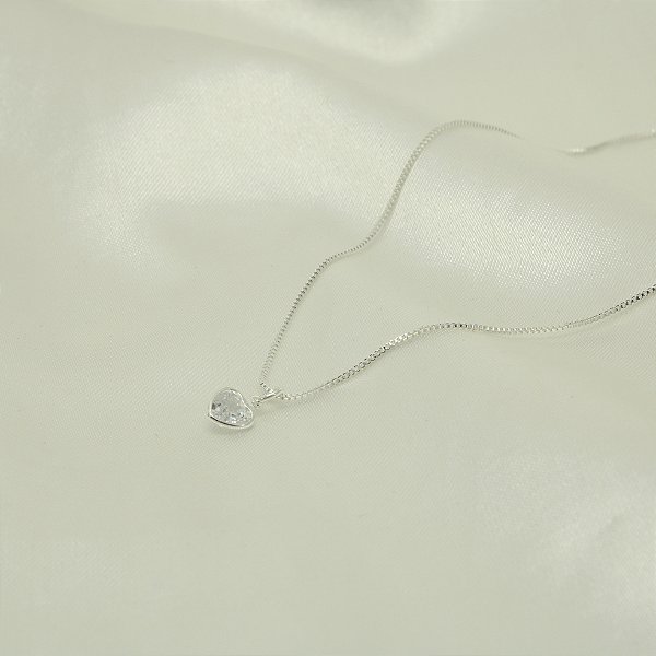 Gargantilha com Coração de Zircônia Cristal Banhado a Prata