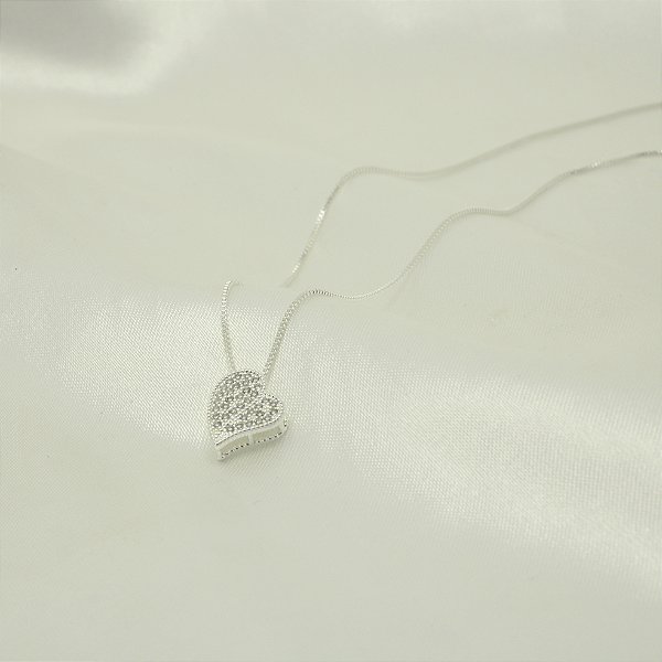 Gargantilha de Coração Cravejado Banhado a Prata