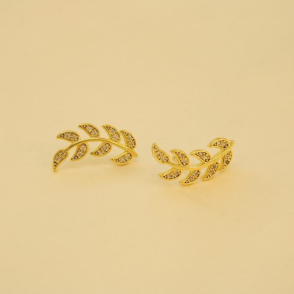 Brinco Ear Cuff de Folhas Cravejadas Banhado a Ouro 18k