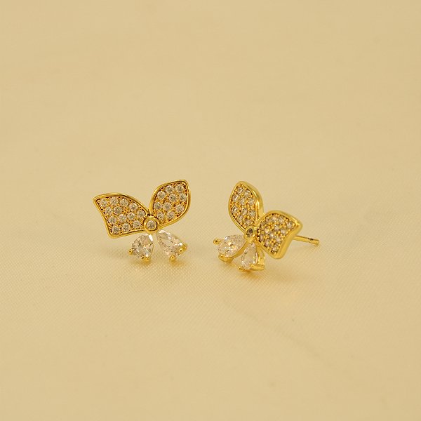 Brinco de Borboleta Cravejada em Zircônia Banhado a Ouro 18k