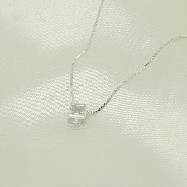 Gargantilha com Zircônia Cristal Quadrado Banhado a Prata
