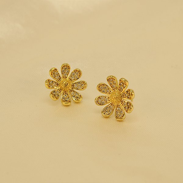 Brinco de Flor Cravejado em Zircônia Banhado a Ouro 18k