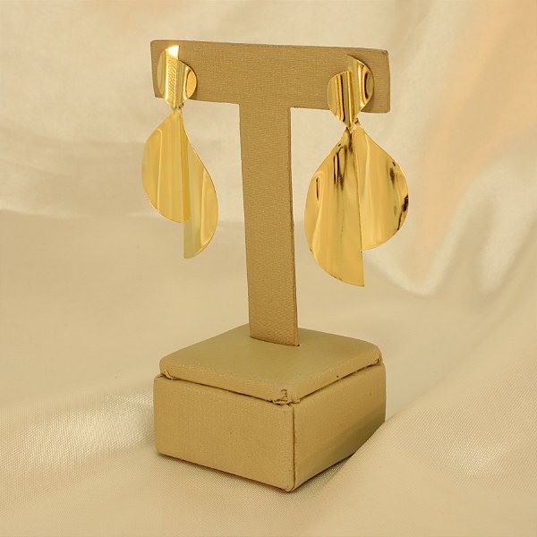 Brinco Trabalhado e Banhado a Ouro 18k