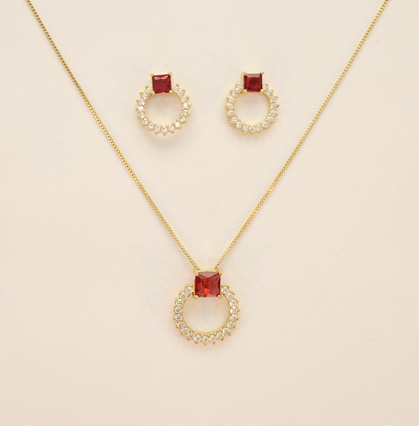 Conjunto Vazado Trabalhado em Zircônias Banhado a Ouro 18k