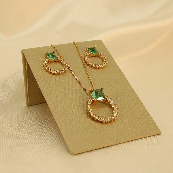 Conjunto Trabalhado em Zircônias Banhado a Ouro 18k