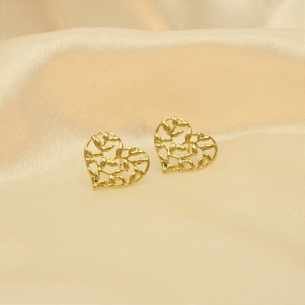 Brinco de Coração com Detalhe de Folhas Banhado a Ouro 18k