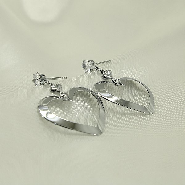Brinco de Coração com Zircônia Banhado a Ouro Branco