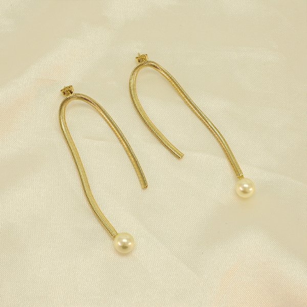 Brinco com Detalhe de Pérola Banhado a Ouro 18k