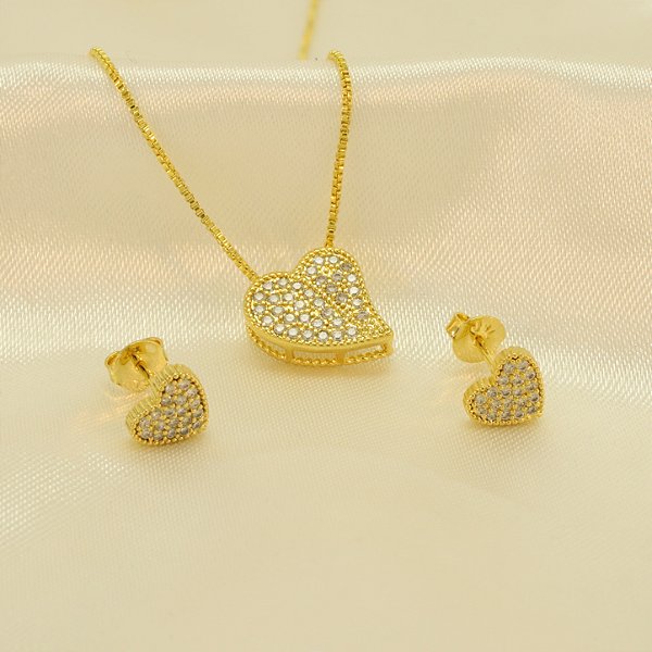 Conjunto de Coração Cravejado em Zircônia Banhado a Ouro 18k