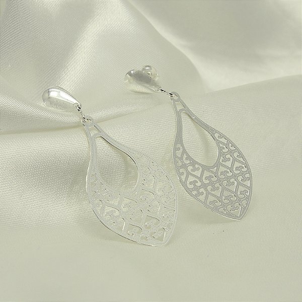 Brinco com Design Rendado Banhado a Prata 925