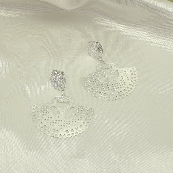 Brinco com Design Rendado Banhado a Prata 925