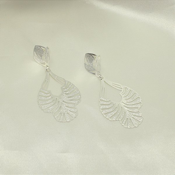 Brinco Trabalhado e Banhado a Prata 925