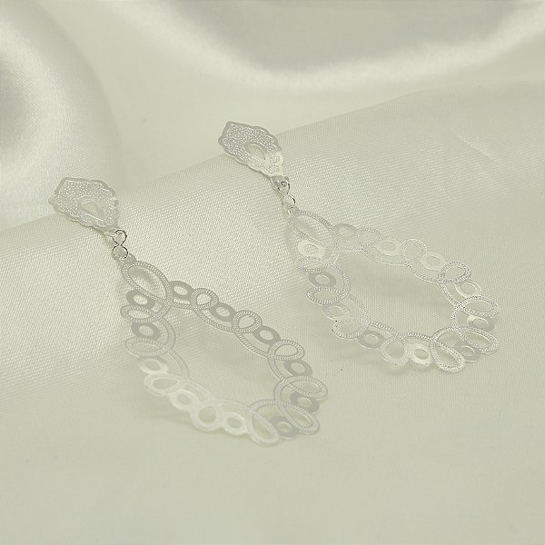 Brinco de Gota Trabalhado e Banhado em Prata 925