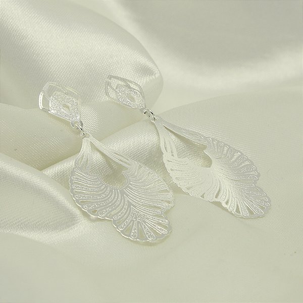 Brinco Folha Trabalhado em Texturas Banhado em Prata 925
