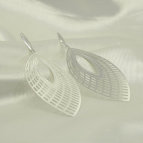 Brinco com Design de Folha Trabalhado e Banhado em Prata 925