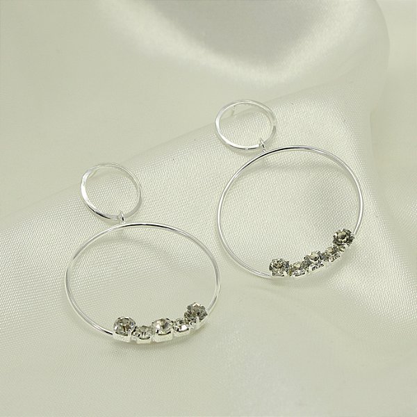 Brinco com Detalhe em Zircônia Cristal Banhado a Prata 925