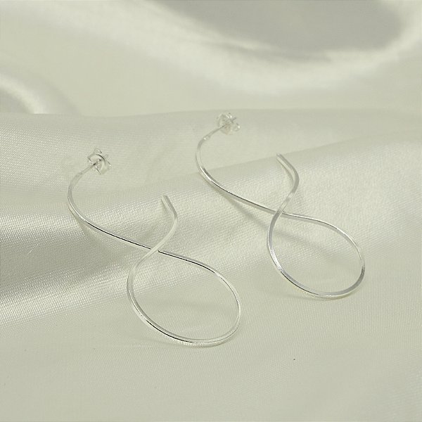 Brinco Infinito Banhado a Prata 925