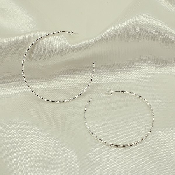 Brinco Argola com Design Trançado e Banhado a Prata 925