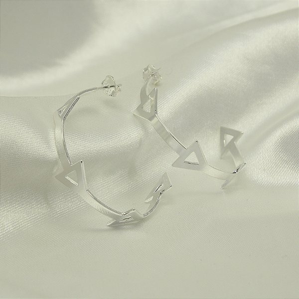 Brinco Argola com Triângulos Banhado a Prata 925