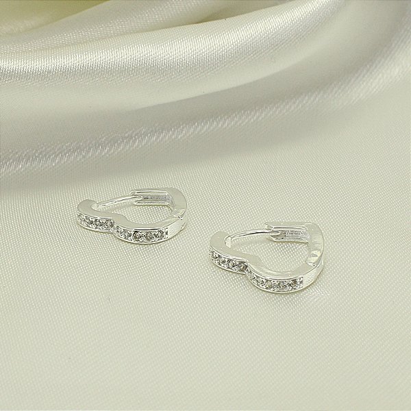 Brinco Argola com Design de Coração Banhado a Prata 925