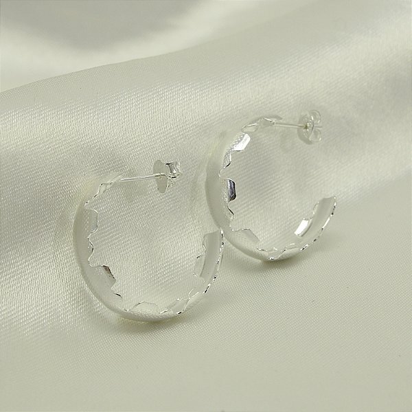 Brinco Argola com Design Orgânico Banhado a Prata 925